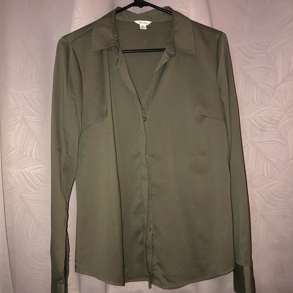 🌻CALVIN KLEIN! Olive green button down - Picture 2 of 5